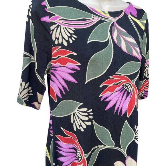 Chico's beautiful, Black red pink Floral Blouse super stretchy size 1 - Picture 2 of 5